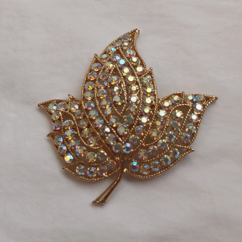 Vintage Weiss Rhinestone Leaf Brooch